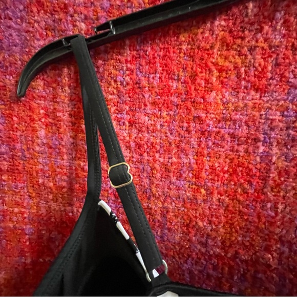 Swim Suit Top Size 24 St. John Bay NWT Ruffles Adjustable Straps Bra Black/White - Picture 7 of 11